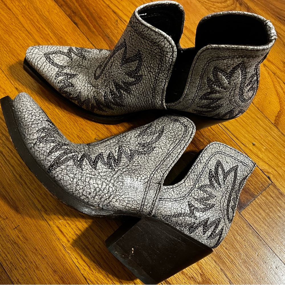 Ariat Dixon Booties size 6 women’s